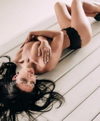 Сексуальная бомба готова взорвать твое сердце страстью и желанием. Приглашаю в гости и обещаю по-настоящему горячий вечер в моем обществе. Забудь обо всем на свете, отдайся на волю чувств и эмоций! 4936, 22 года